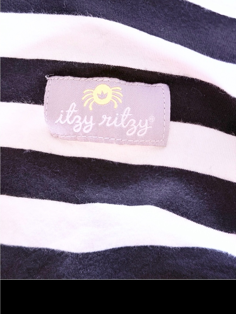 Itzy Ritzy 4-In-1 Car Seat Cover. Black & White Striped. Neutral | Classic - Picture 6 of 8